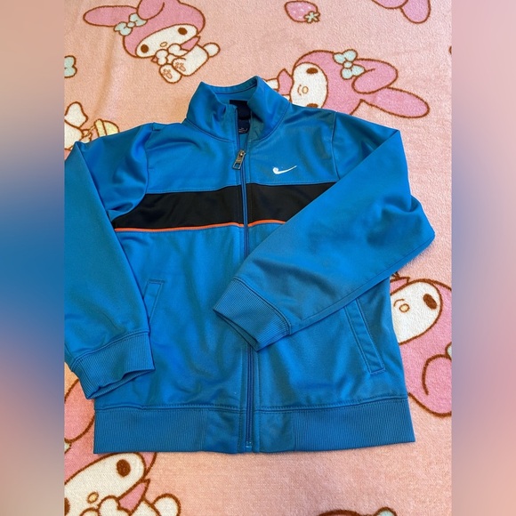 Nike - Picture 4 of 4